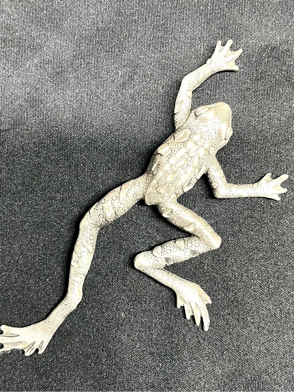 Vintage 80’s JJ Frogs Amphibian Brooches pins, frogs on the log